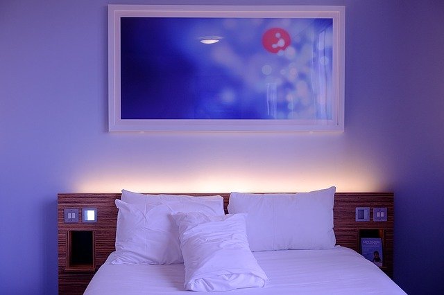LED profil v spálni